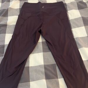 Zyia Pocket High Rise Capri-Wine Color